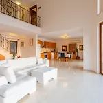 Villa Lara - *