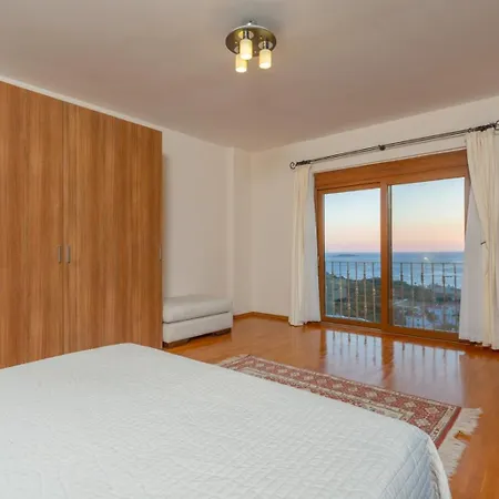 Villa Lara -