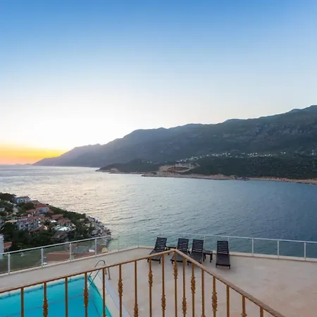 Villa Lara - *
